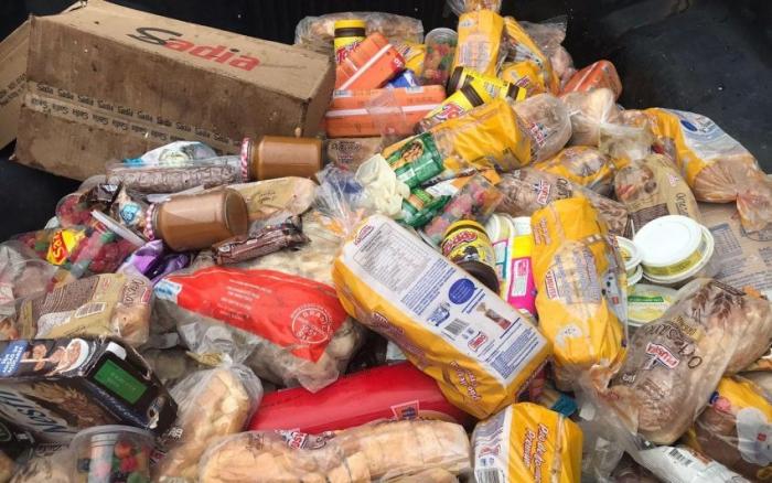 Mais 600kg de alimentos estragados são apreendidos em Maceió