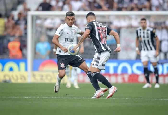 Corinthians e Atlético-MG empatam em jogo morno