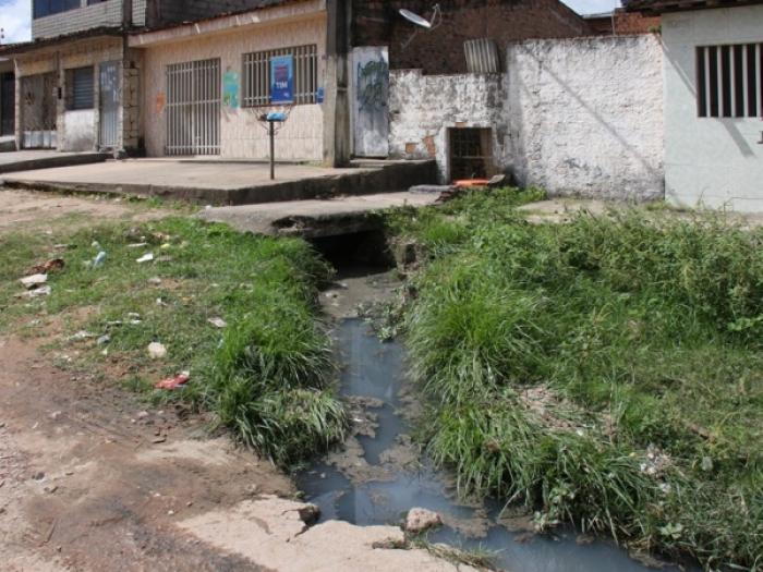 Ausência de saneamento básico deixa aquíferos de Alagoas em risco, diz estudo