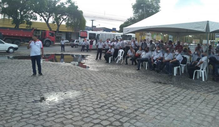 Rodoviários da Cidade de Maceió aprovam greve em assembleia e atrasam saída de ônibus