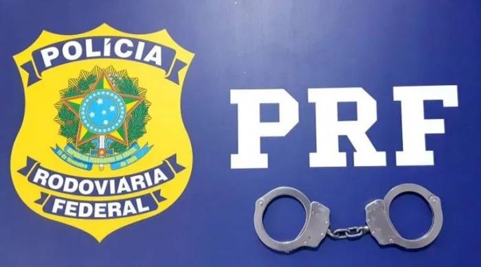 PRF prende mulher por portar maconha e cocaína no sertão de Alagoas