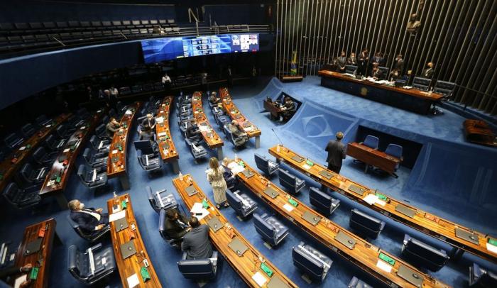 Senado aprova projeto que prevê mínimo de 30% de vereadoras e deputadas no país
