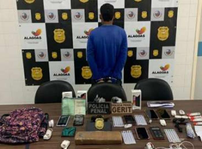 Prestador de serviço é preso por entregar droga e celulares a reeducando do Baldomero