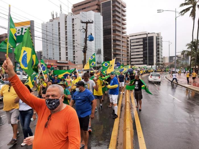 Apoiadores de Bolsonaro realizam ato em Maceió em defesa do voto impresso