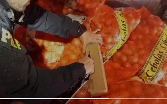 Idoso é preso com 1 tonelada de maconha escondida em carga de cebola
