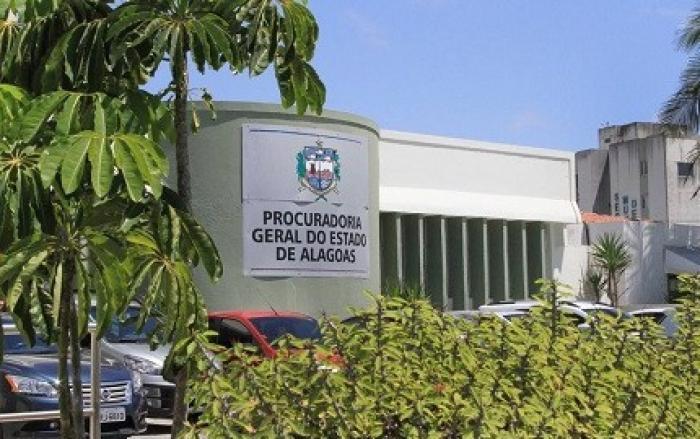Servidores reagem a parecer da PGE que cancela abono permanência em Alagoas