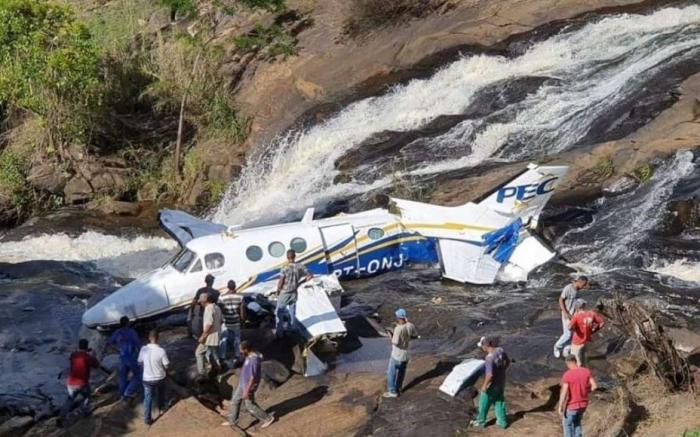 Destroços do avião que caiu com Marília Mendonça serão encaminhados para o Rio de Janeiro; motores irão para Sorocaba