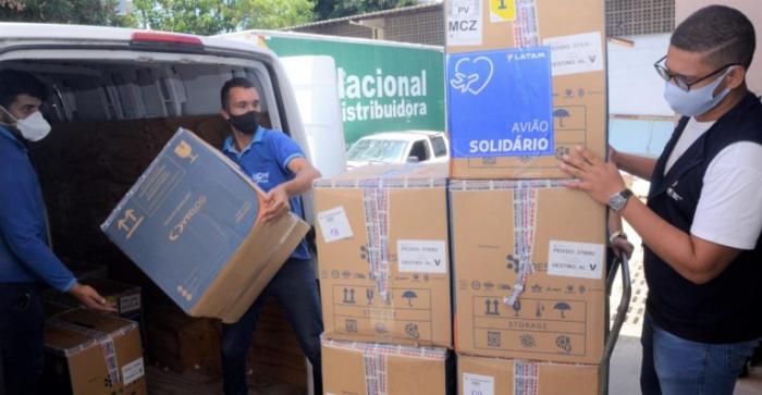 Alagoas recebe lote com 132 mil doses de vacinas para adultos