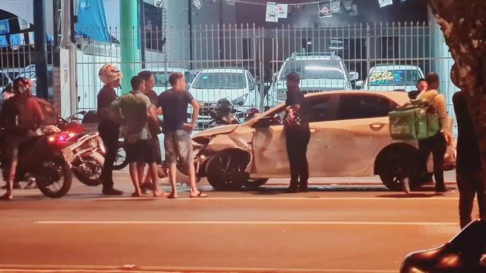   Acidente entre carro e motocicleta deixa duas pessoas feridas em Maceió