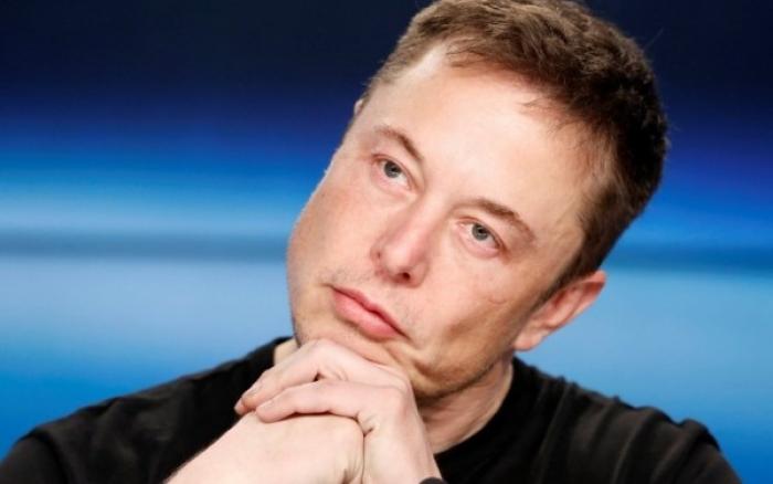 Elon Musk anuncia que compra do Twitter está suspensa temporariamente