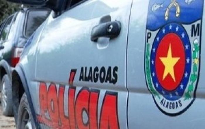 Polícia encontra corpo em casa revirada no bairro Cruz das Almas, em Maceió