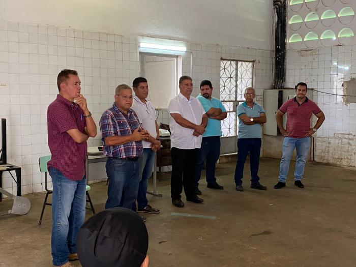 Prefeito George Clemente anuncia pagamento de insalubridade a servidores do Matadouro de São Miguel dos Campos 