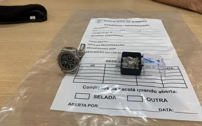 Polícia prende mais um suspeito e localiza joias e relógio de Carlinhos Maia enterrados em João Pessoa