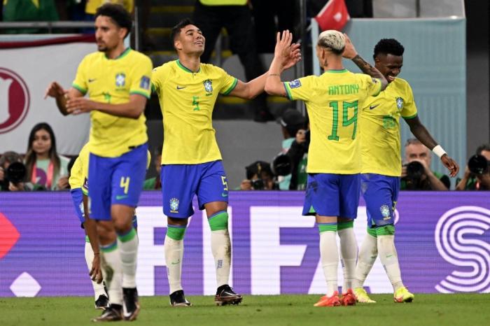 Com golaço de Casemiro, Brasil vence retranca da Suíça e se classifica às oitavas da Copa do Mundo