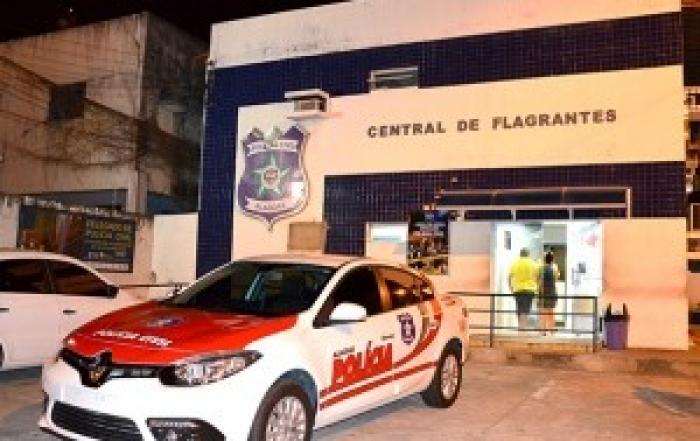 Justiça solta mãe acusada de arremessar filha contra carro em Maceió