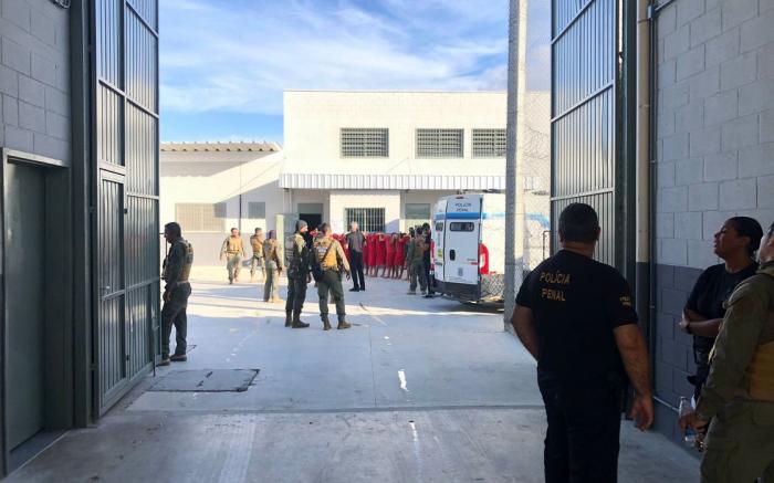 Operação transfere 800 presos para o novo presídio em Maceió