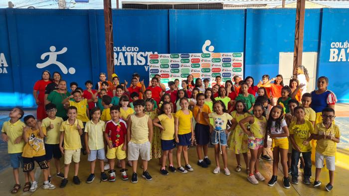 Colégio Batista elabora dia de diversão com “Festa das Cores” em São Miguel dos Campos