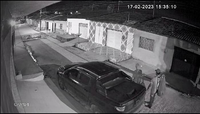 VÍDEO: Carro tem bens roubados por dois ladrões em São Miguel dos Campos 