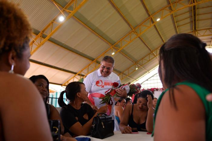 Prefeito George Clemente e vice-prefeito Dr. Benildo prestam homenagem às mulheres miguelenses