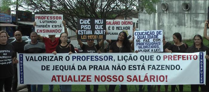 Professores de Jequiá da Praia realizam protesto pacifico em frente ao fórum em São Miguel dos Campos