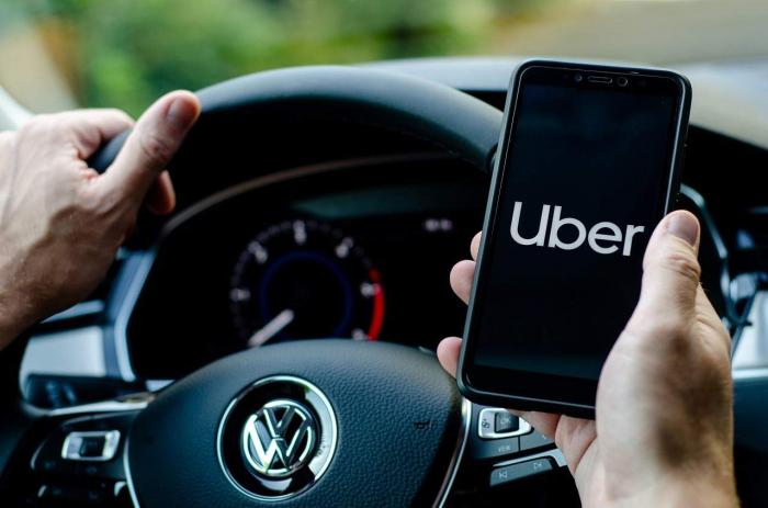 Justiça do Trabalho determina que a Uber registre motoristas como funcionários