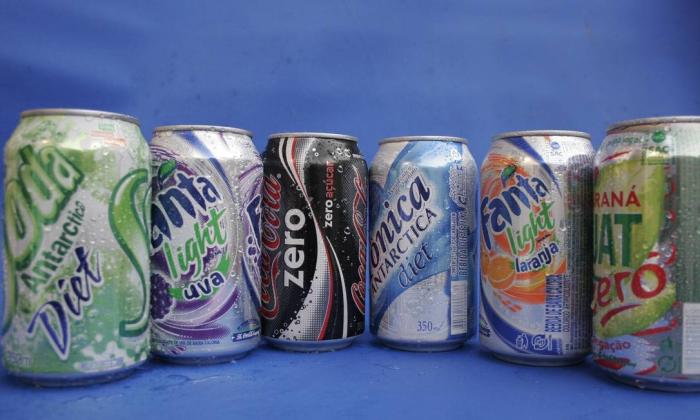  Consumo excessivo de refrigerante zero pode aumentar risco de arritmia cardíaca, aponta estudo