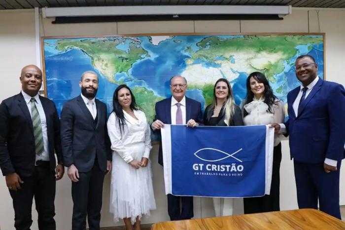 Vice-presidente Geraldo Alckmin recebe representantes de rádios evangélicas em Brasília