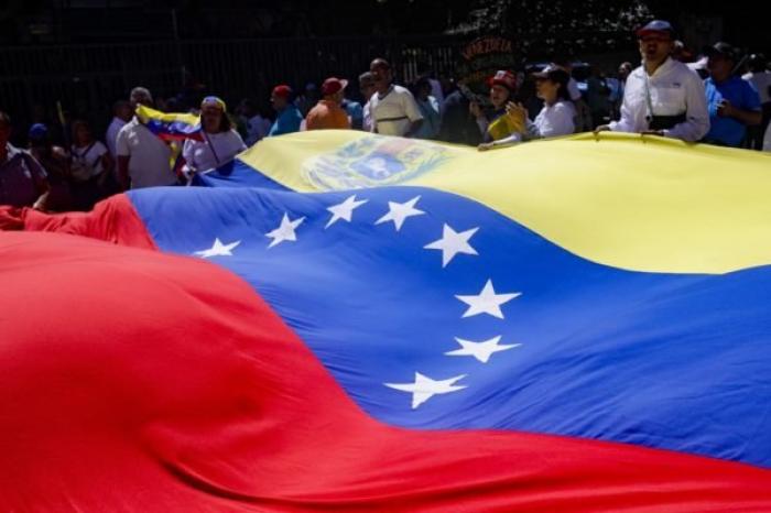 Plataforma Democrática Unitária registra candidatura para eleições venezuelanas