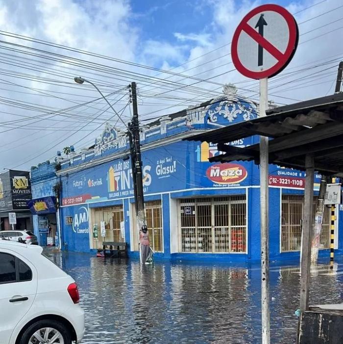Chuvas intensas trazem transtornos e alagamentos em Alagoas, como fica o tempo no fim de semana