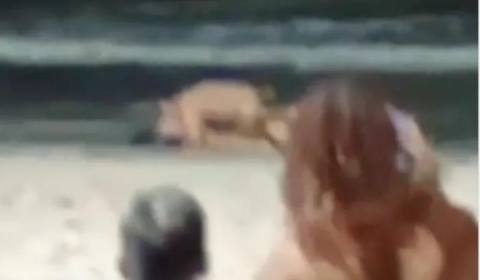  Casal é flagrado fazendo sexo na praia de ponta Verde em Maceió