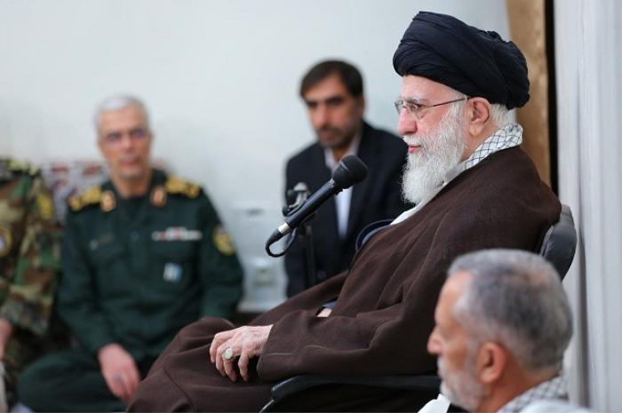 Líder supremo do Irã minimiza impacto de ataque a Israel