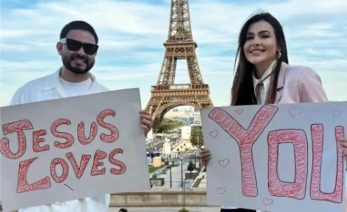 Yudi Tamashiro e Mila Braga evangelizam em Paris