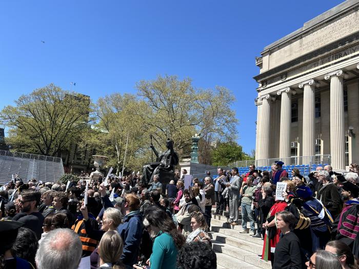 Universidade Columbia cancela aulas presenciais após protestos antissemitas em Nova York