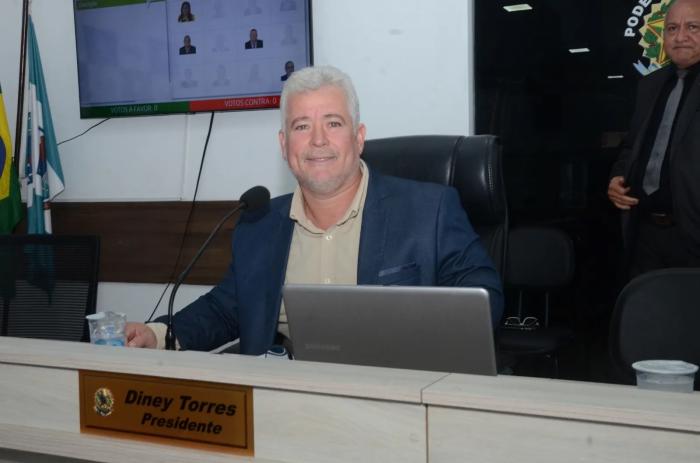 Diney Torres critica secretária de saúde e vice-prefeito por priorizarem confraternização 