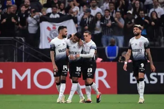 Corinthians goleia Argentinos Juniors na Sul-Americana