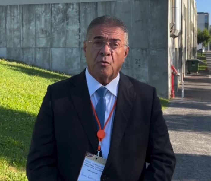 Prefeito George Clemente, anuncia antecipação de salários de servidores em vídeo direto de Portugal